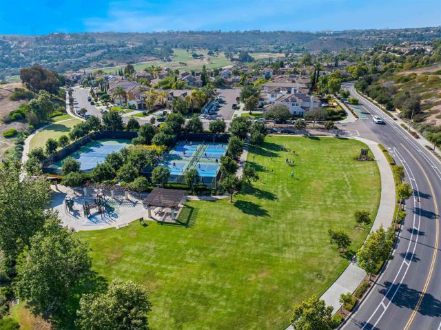 6911 Goldstone Rd, Carlsbad CA: https://media.crmls.org/mediaz/8a6566ec-9f4a-4350-8897-1dc672bf4892.jpg