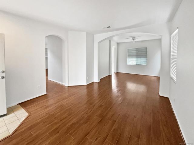 1393 Misty Ridge Pl, Chula Vista CA: https://media.crmls.org/mediaz/8a660988-d259-4956-976a-f49ae3ba4cd3.jpg