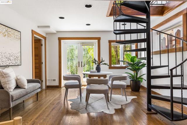 769 Santa Ray Ave, Oakland CA: https://media.crmls.org/mediaz/8a660b8f-18cd-4338-bc50-288a518dc569.jpg