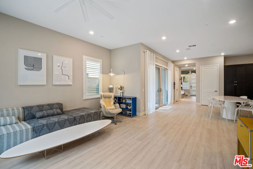 8a661607 D114 45d4 8cd6 Ca4770072394