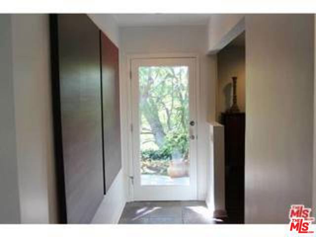 8049 Briar Summit Drive, Los Angeles CA: https://media.crmls.org/mediaz/8a661a2e-2f09-4501-9e03-d556bbbb1310.jpg