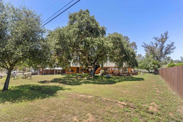 2824 Scenic View Rd, Alpine CA: https://media.crmls.org/mediaz/8a663b6d-2409-457d-8369-a63c2e318aa9.jpg