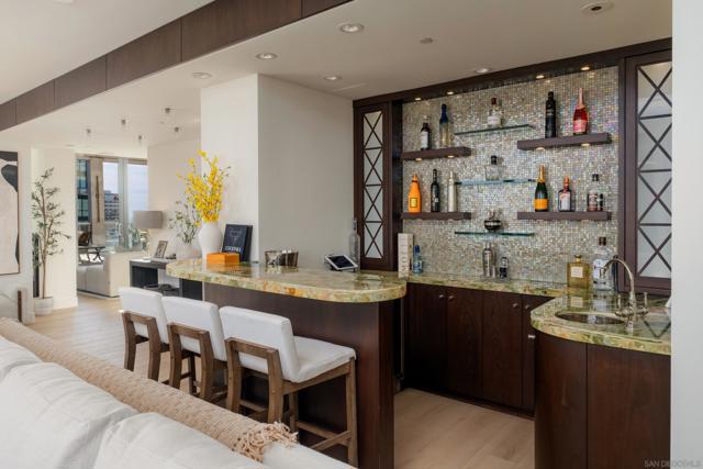 645 Front St, San Diego CA: https://media.crmls.org/mediaz/8a669869-b757-4267-81ed-d9c4e3a7cb83.jpg