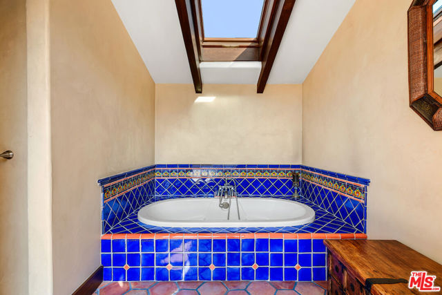 667 Santa Clara Avenue, Venice CA: https://media.crmls.org/mediaz/8a66b4bb-f2b2-477c-956b-c84cb41d2741.jpg