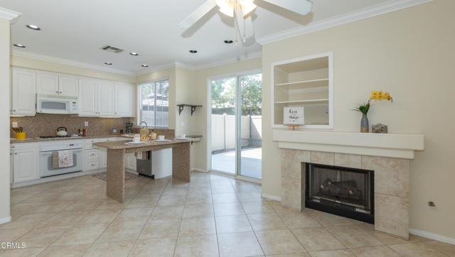 Detail Gallery Image 11 of 33 For 395 via Cantilena, Camarillo,  CA 93012 - 3 Beds | 2/1 Baths