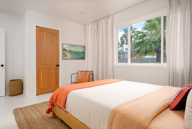 1022 E Mesquite Avenue, Palm Springs CA: https://media.crmls.org/mediaz/8a66e74c-a40b-4d47-aea9-600735032ac5.jpg