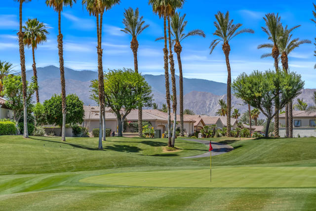 80435 Muirfield Drive, Indio CA: https://media.crmls.org/mediaz/8a6725bf-8b32-491f-b052-c8b323723d4f.jpg