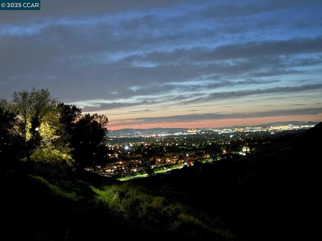 109 Forest Hill, Clayton CA: https://media.crmls.org/mediaz/8a672a3c-01a4-41be-a260-4a38cdb8539f.jpg