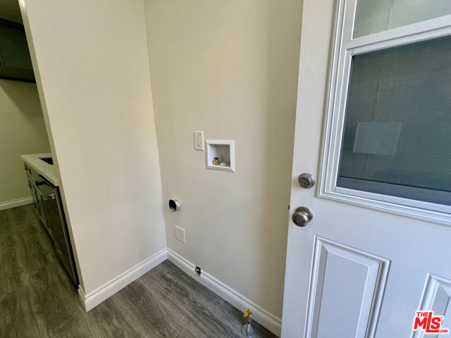 4265 Garthwaite Avenue, Los Angeles CA: https://media.crmls.org/mediaz/8a679b37-fb33-49d1-a8d5-3e6aac85ad41.jpg