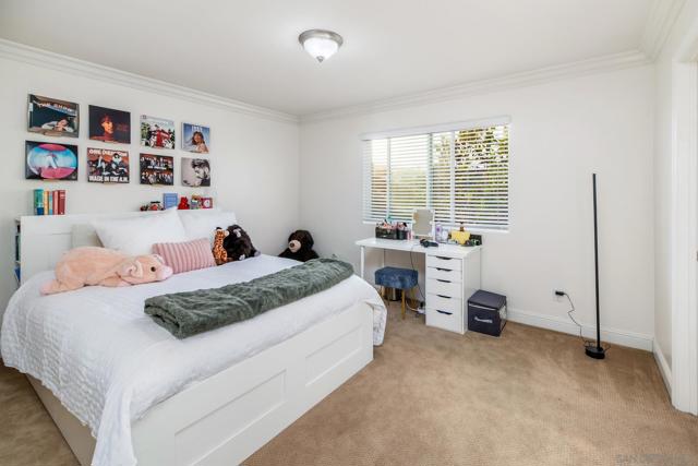 5255 Greenwillow Ln, San Diego CA: https://media.crmls.org/mediaz/8a67ab9b-1cb0-4258-8f35-92342cd57023.jpg