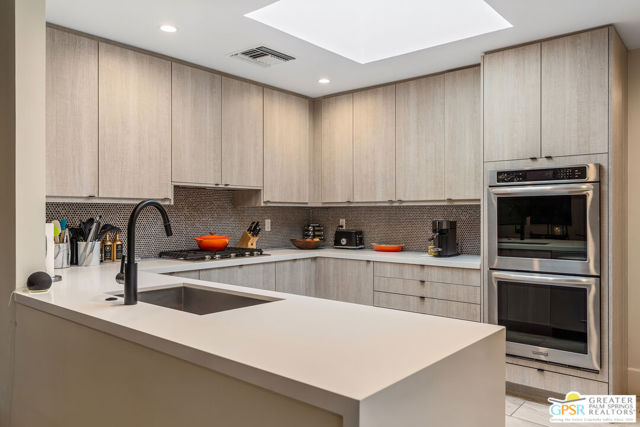 46 Princeton Drive, Rancho Mirage CA: https://media.crmls.org/mediaz/8a686ca7-7963-4056-86b7-43d4bf217446.jpg