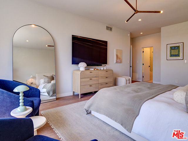 1830 Westholme Avenue, Los Angeles CA: https://media.crmls.org/mediaz/8a687752-f799-46f2-a9df-18d8092b8c26.jpg