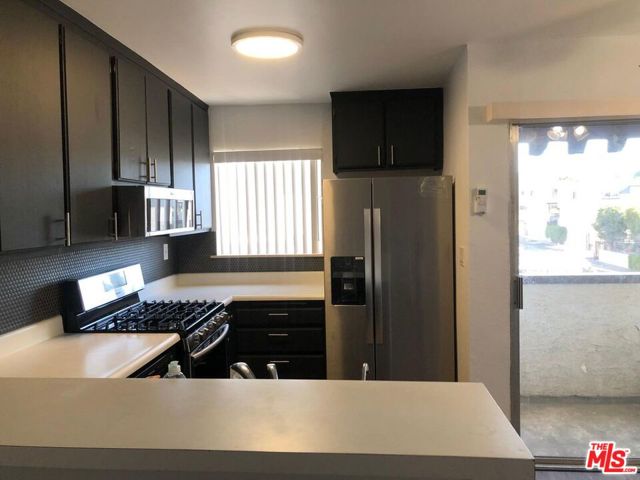 18530 Hatteras Street, Tarzana CA: https://media.crmls.org/mediaz/8a69450b-16c2-4197-b75c-51ba7ab636a6.jpg