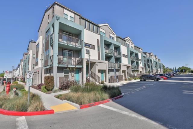 580 Yale Way, San Jose CA: https://media.crmls.org/mediaz/8a698212-12e7-4fd5-bc65-850b25a0ef0c.jpg