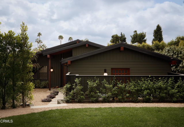 Detail Gallery Image 2 of 44 For 12406 La Maida St St, Los Angeles,  CA 91607 - 4 Beds | 4/1 Baths