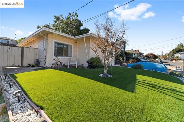18943 Crest Ave, Castro Valley CA: https://media.crmls.org/mediaz/8a6a0b83-3975-4b79-ac61-ce19b5064e28.jpg