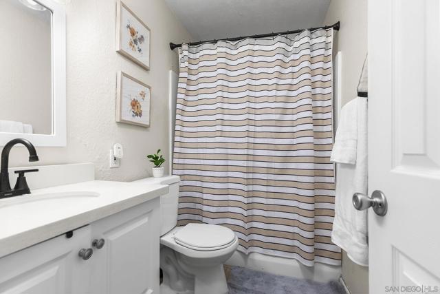 2414 1/2 Grove Ave, San Diego CA: https://media.crmls.org/mediaz/8a6aaa4b-554c-4033-8a9c-74aed9e262b2.jpg