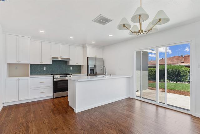 102 W 15Th St, Antioch CA: https://media.crmls.org/mediaz/8a6acf2e-a5c3-4ada-8616-24cc1118e281.jpg
