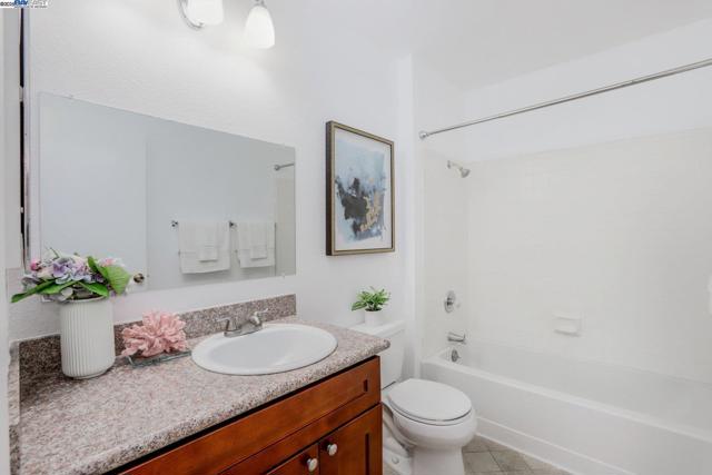 34724 Teal Cmn, Fremont CA: https://media.crmls.org/mediaz/8a6adbad-a022-46ea-9d43-932a422f6b7f.jpg