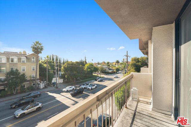 2175 S Beverly Glen Boulevard, Los Angeles CA: https://media.crmls.org/mediaz/8a6b164a-11d0-42fc-948a-3d26b08d8be8.jpg