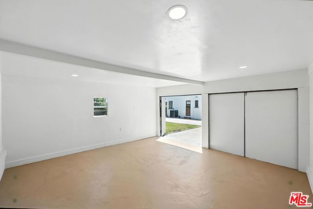330 N La Jolla Avenue, Los Angeles CA: https://media.crmls.org/mediaz/8a6c1610-6526-4f23-a77f-f55c274fbf47.jpg