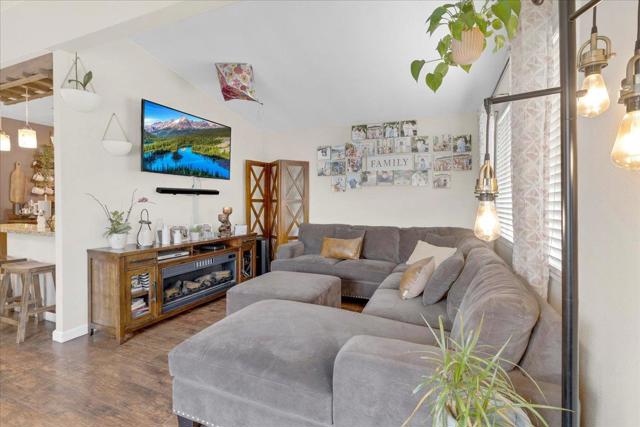 20 Russell Rd Street, Salinas CA: https://media.crmls.org/mediaz/8a6c3836-d261-48b8-b9af-ac675e9a058d.jpg