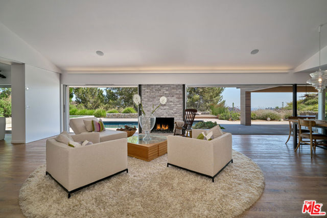 6342 Innsdale Drive, Los Angeles CA: https://media.crmls.org/mediaz/8a6d7a05-3b6c-4f2c-8423-bb8e385d56e0.jpg