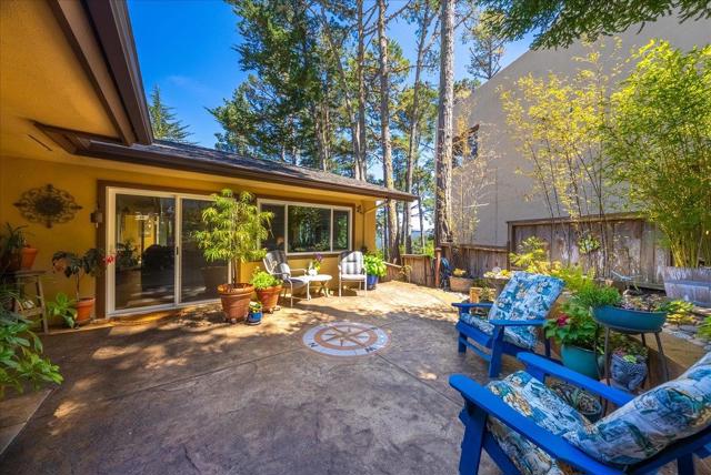 1 Windsor Rise, Monterey CA: https://media.crmls.org/mediaz/8a6d951d-b4d3-4457-93a7-0437d521be82.jpg
