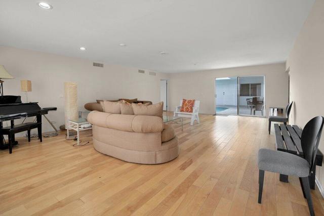 48320 Beverly Drive, Palm Desert CA: https://media.crmls.org/mediaz/8a6dd135-619b-4fe0-8f0a-0a4afe86440f.jpg