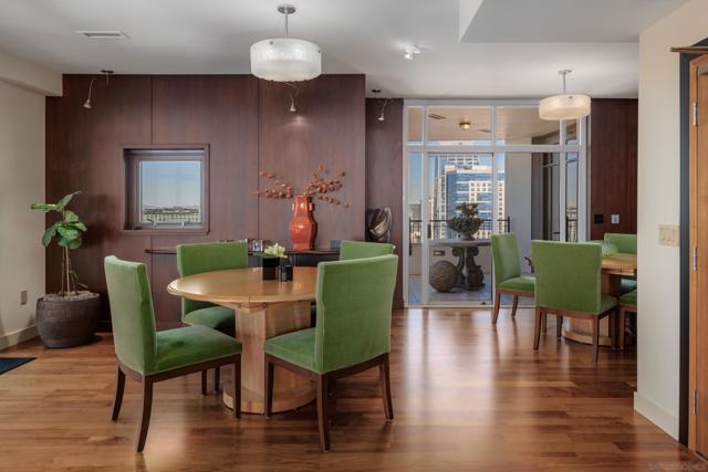 700 W Harbor Dr, San Diego CA: https://media.crmls.org/mediaz/8a6e3a48-6d6d-4ca0-b683-a9f87a927ab3.jpg