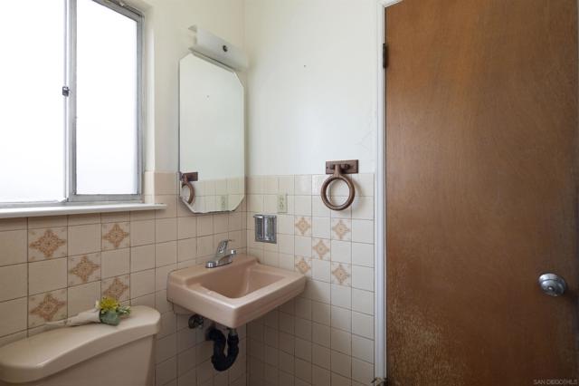 1945 Goldboro Street, San Diego CA: https://media.crmls.org/mediaz/8a6e75bc-428a-4dba-b566-51a33bce0f3f.jpg