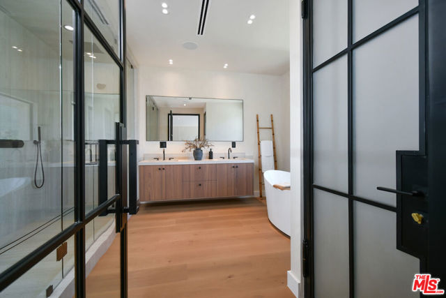 112 S Valley Street, Toluca Lake CA: https://media.crmls.org/mediaz/8a6eef23-cadd-4831-b69a-be40988f9c20.jpg