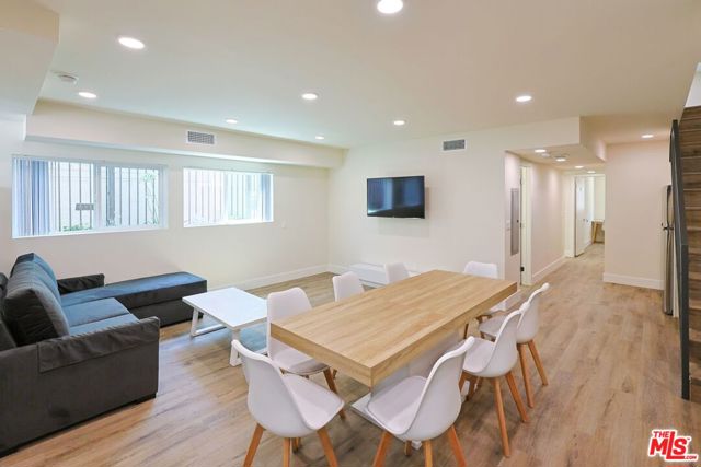 1237 W 25th Street, Los Angeles CA: https://media.crmls.org/mediaz/8a6f5caa-9b3d-4dd5-9483-42a006f4fed8.jpg