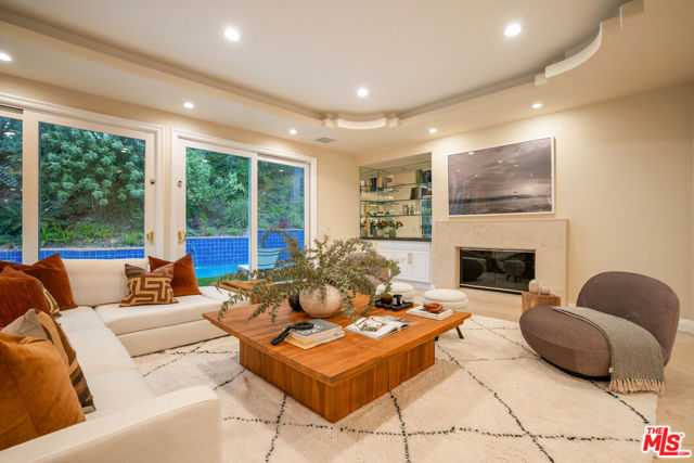 Image 15 of 33 For 16633 Park Lane Circle