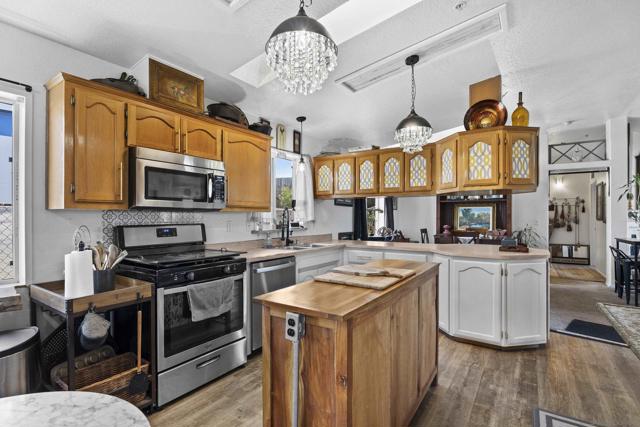 300 Thornton Dr, El Cajon CA: https://media.crmls.org/mediaz/8a6f8085-c412-4b94-84de-09a9416ade5e.jpg