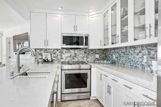 4465 Ocean Blvd, San Diego CA: https://media.crmls.org/mediaz/8a6fbd0c-de01-420a-bbe3-203d7d814d0f.jpg