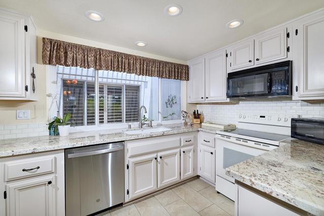 Detail Gallery Image 14 of 36 For 5085 Siros Way, Oceanside,  CA 92056 - 2 Beds | 2 Baths