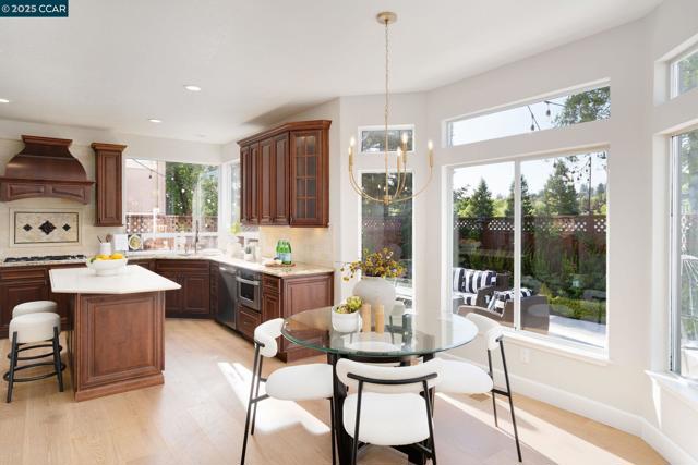 508 Zenith Ridge Dr, Danville CA: https://media.crmls.org/mediaz/8a70f013-d0c1-4565-966c-c083e092ecbb.jpg