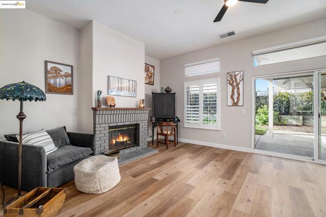 139 Pippin Dr, Brentwood CA: https://media.crmls.org/mediaz/8a711da8-83a9-4c4e-990e-69c05167d8c8.jpg