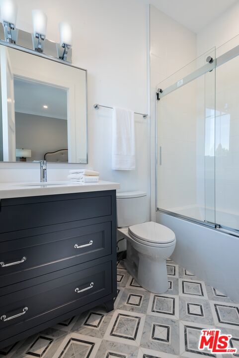 530 Arbramar Avenue, Pacific Palisades CA: https://media.crmls.org/mediaz/8a723ca0-aedb-405c-a578-cc8437c42895.jpg