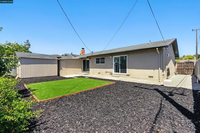 1015 Falcon Dr, Vallejo CA: https://media.crmls.org/mediaz/8a72de2e-df8f-4cee-98ad-c2f6daa3454d.jpg