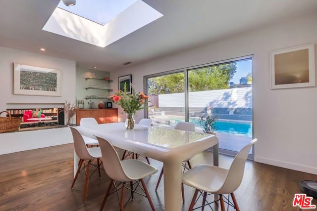 7706 Chandelle Place, Los Angeles CA: https://media.crmls.org/mediaz/8a72e130-5702-409c-89da-fd9b7fdd01ea.jpg