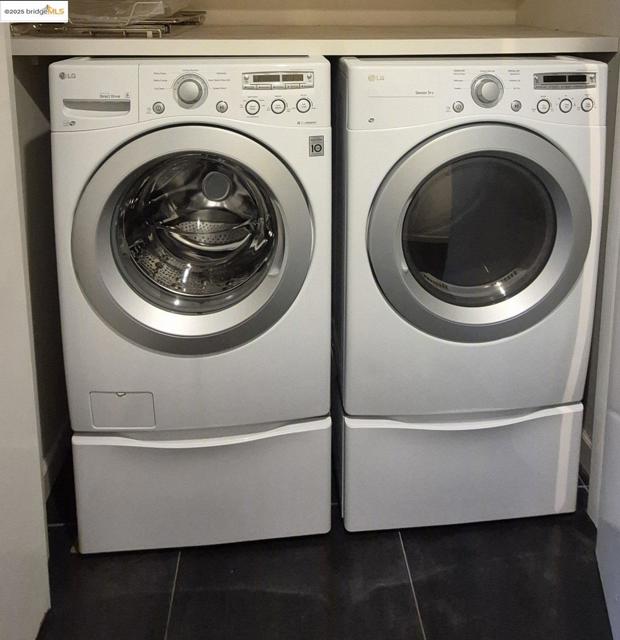8711 Mountain Blvd, Oakland CA: https://media.crmls.org/mediaz/8a733c94-a30d-473f-8acf-92ba5c396d90.jpg
