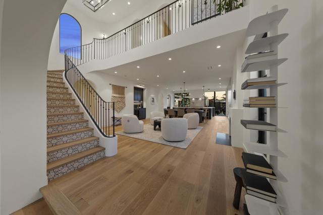 4223 Middlesex Dr, San Diego CA: https://media.crmls.org/mediaz/8a737e7e-369a-457c-aedd-44d1d9633716.jpg