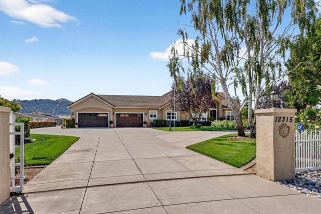 12315 Harding Avenue, San Martin CA: https://media.crmls.org/mediaz/8a73cdbe-ca31-4e97-9739-f9eea83bd4d6.jpg