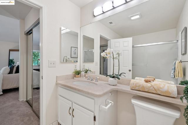 5 Harwich Walk, Pleasant Hill CA: https://media.crmls.org/mediaz/8a743aa0-645e-46ed-87bb-825335c7f72e.jpg