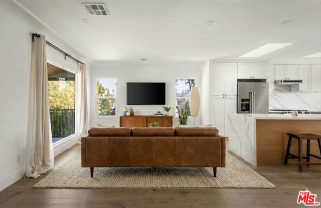 1402 Allesandro Street, Los Angeles CA: https://media.crmls.org/mediaz/8a752b40-2ab6-47a3-94d6-64f3519e7fb0.jpg