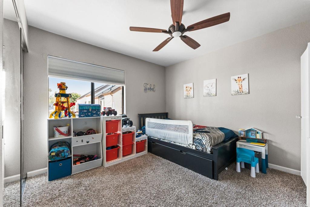 https://media.crmls.org/mediaz/8a756a2e-b1db-4d5f-80f6-d5d8586e2efb.jpg?preset=X-Large