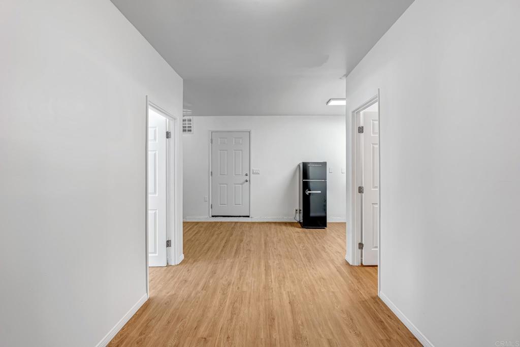 https://media.crmls.org/mediaz/8a75beed-4e5e-444b-9e3b-5336accaae2f.jpg?preset=X-Large