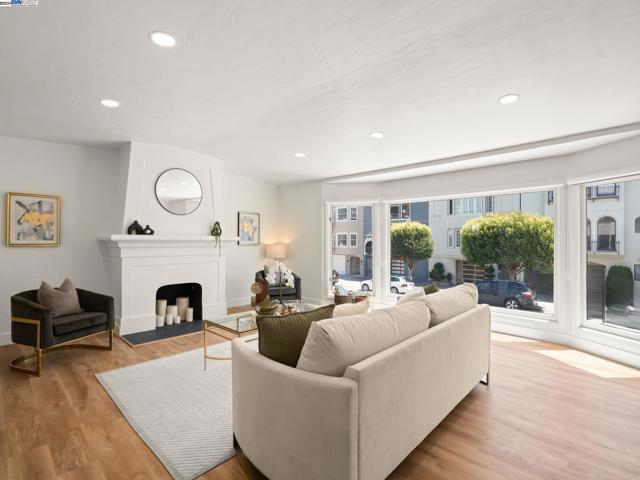 Image 3 of 44 For 2370 Francisco St